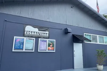 Fogartyville - Fogartyville is Sarasota's premiere listening room. We host concerts with both touring and local artists. Genres include blues, jazz, indie rock, and world. The venue is also availab... Photo 2